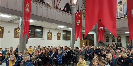 Powiększ grafikę: publiczność w kościele pw. św. Jana Bosko