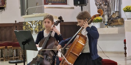 Powiększ grafikę: duet wiolonczelowy - Gabriela Zembrzuska i Izabela Kosiak