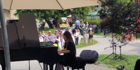 Powiększ grafikę: fotogaleria-z-koncertu-w-parku-orunskim-xxv-wielki-festyn-rodzinny-622090.jpg