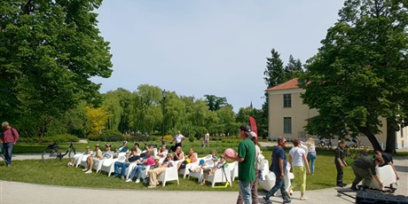 Powiększ grafikę: fotogaleria-z-koncertu-w-parku-orunskim-xxv-wielki-festyn-rodzinny-622109.jpg