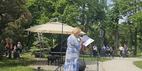Powiększ grafikę: fotogaleria-z-koncertu-w-parku-orunskim-xxv-wielki-festyn-rodzinny-622130.jpg
