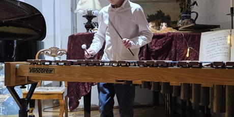 Powiększ grafikę: fotorelacja-z-koncertu-muzyki-polskiej-z-okazji-rocznicy-odzyskania-niepodleglosci-przez-polske-15-listopada-2025-r-godz-17-30-aula-szkoly-654948.jpg