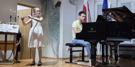 Powiększ grafikę: fotorelacja-z-koncertu-muzyki-polskiej-z-okazji-rocznicy-odzyskania-niepodleglosci-przez-polske-15-listopada-2025-r-godz-17-30-aula-szkoly-654949.jpg