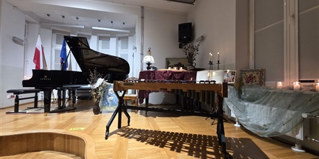 Powiększ grafikę: fotorelacja-z-koncertu-muzyki-polskiej-z-okazji-rocznicy-odzyskania-niepodleglosci-przez-polske-15-listopada-2025-r-godz-17-30-aula-szkoly-654952.jpg