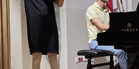 Powiększ grafikę: fotorelacja-z-koncertu-muzyki-polskiej-z-okazji-rocznicy-odzyskania-niepodleglosci-przez-polske-15-listopada-2025-r-godz-17-30-aula-szkoly-654955.jpg