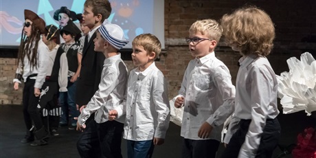 Powiększ grafikę: fotorelacja-z-pasowania-na-ucznia-14-pazdziernika-2025r-647727.jpg