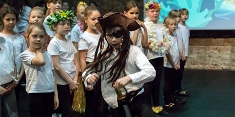 Powiększ grafikę: fotorelacja-z-pasowania-na-ucznia-14-pazdziernika-2025r-647728.jpg