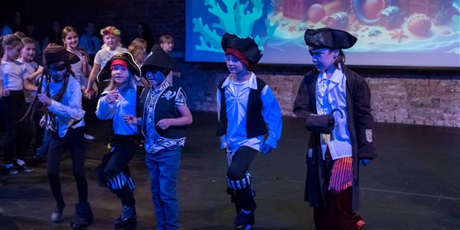 Powiększ grafikę: fotorelacja-z-pasowania-na-ucznia-14-pazdziernika-2025r-647729.jpg