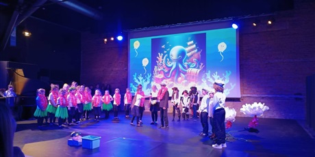 Powiększ grafikę: fotorelacja-z-pasowania-na-ucznia-14-pazdziernika-2025r-647740.jpg