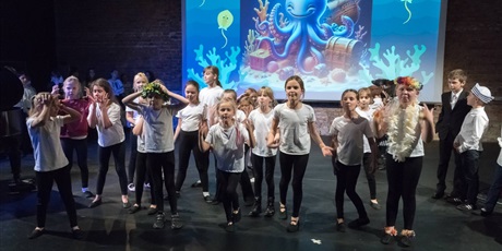 Powiększ grafikę: fotorelacja-z-pasowania-na-ucznia-14-pazdziernika-2025r-647741.jpg