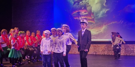 Powiększ grafikę: fotorelacja-z-pasowania-na-ucznia-14-pazdziernika-2025r-647744.jpg