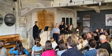 Powiększ grafikę: koncert-klasy-fletu-w-przestrzeni-sztuki-mleczny-piotr-699038.jpg
