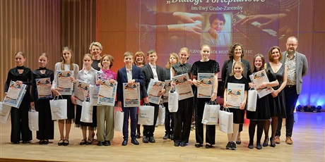 Powiększ grafikę: sukces-na-ogolnopolskim-przegladzie-duetow-fortepianowych-dialogi-fortepianowe-im-ewy-grabe-zaremby-w-gdyni-686439.jpg