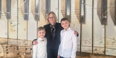 Powiększ grafikę: sukces-na-ogolnopolskim-przegladzie-duetow-fortepianowych-dialogi-fortepianowe-im-ewy-grabe-zaremby-w-gdyni-686442.jpg