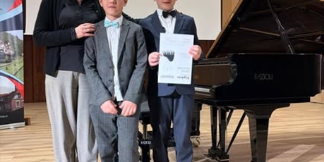 Powiększ grafikę: sukces-pianistow-na-vi-elblaskim-konkursie-pianistycznym-695172.jpg