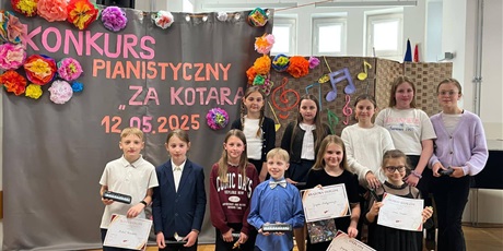 Szkolny Konkurs Pianistyczny "Za kotarą"