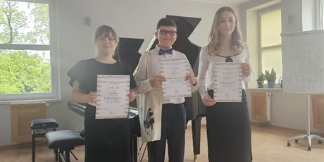 Powiększ grafikę: wielki-sukces-naszych-mlodych-pianistow-na-iii-malborskich-prezentacjach-fortepianowych-pierwszaki-na-estradzie-617532.jpg