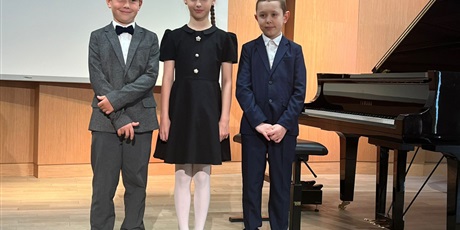 Powiększ grafikę: wielki-sukces-naszych-mlodych-pianistow-na-iii-malborskich-prezentacjach-fortepianowych-pierwszaki-na-estradzie-617533.jpg