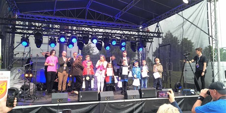 Powiększ grafikę: wyroznienia-dla-antoniego-dobrowolskiego-oraz-karola-zydzianowskiego-podczas-x-miedzynarodowego-konkursu-maly-trebacz-w-trabkach-wielkich-624359.jpg