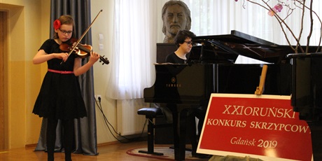 Powiększ grafikę: xxi-orunski-konkurs-skrzypcowy-14-maja-2019r-63229.jpg