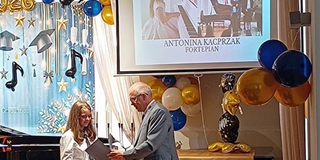 Powiększ grafikę: zakonczenie-roku-szkolnego-dla-absolwentow-25-06-2026-707622.jpg